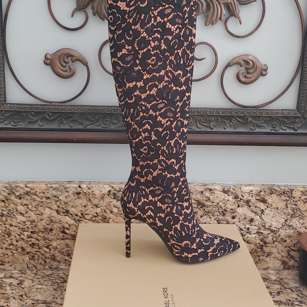 NWT, NEVER WORN. VESEY FLORAL LACE & SUEDE BOOTS